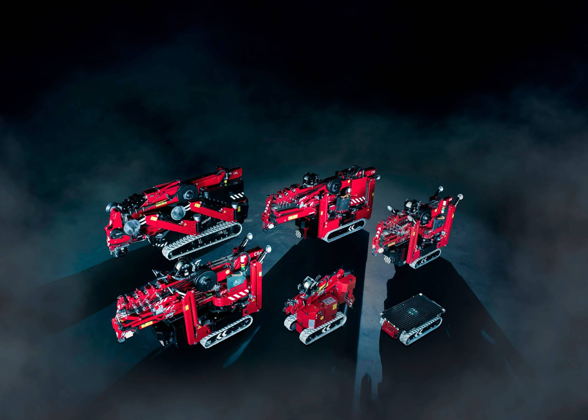 Image des grues compactes Hoeflon et d’un transporteur.