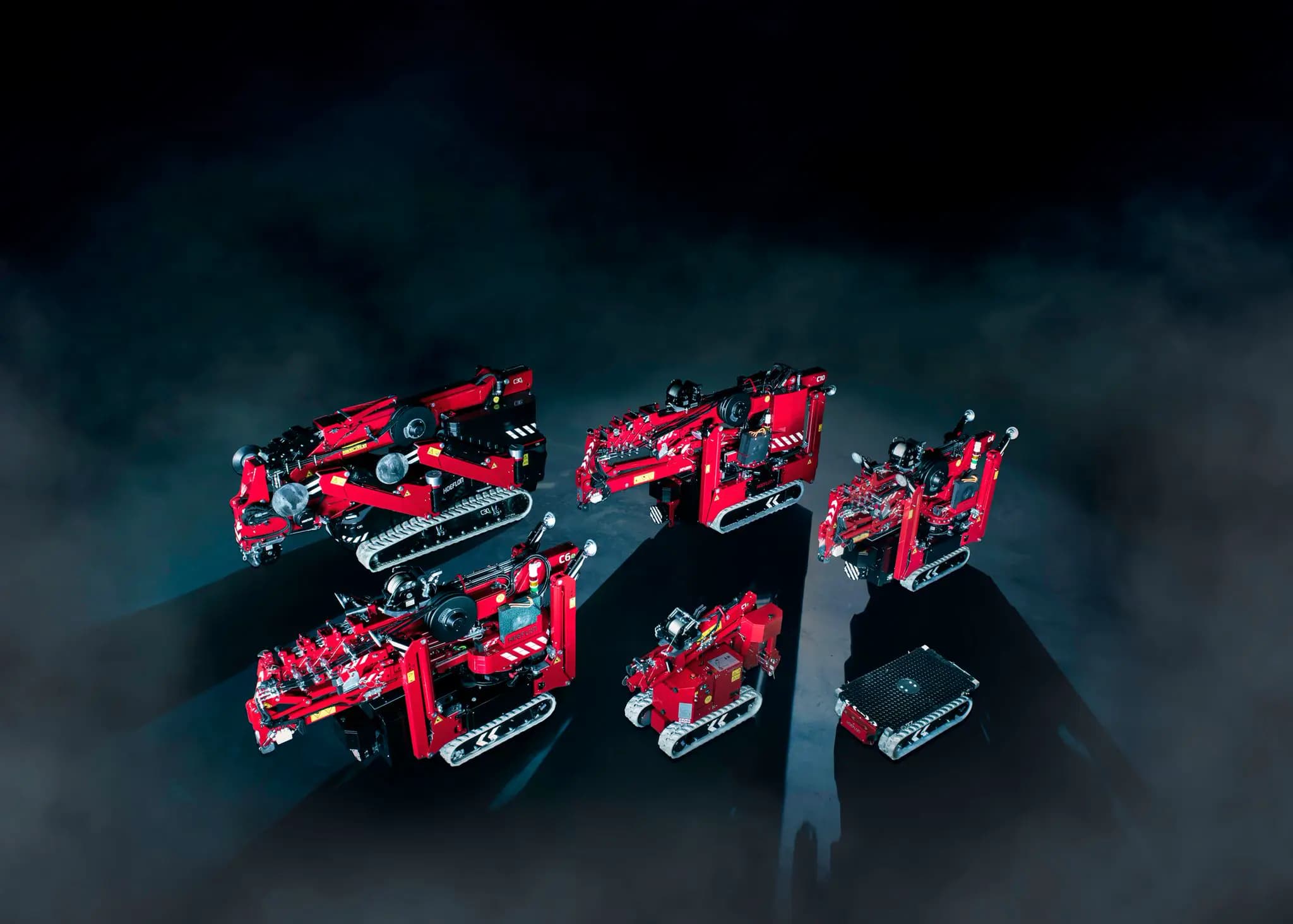 Image des grues compactes Hoeflon et d’un transporteur.