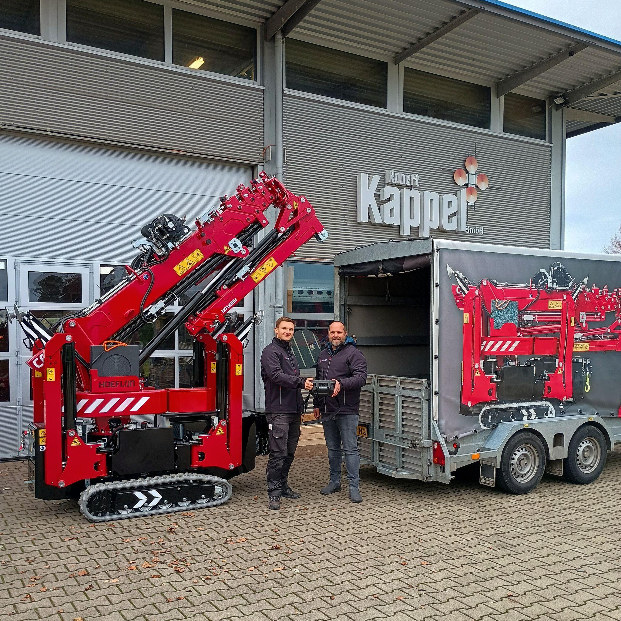 Remise d'une grue Hoeflon chez Robert Kappel GmbH.